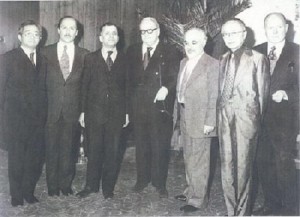 نصر، ایزوتسو، کربن و مهدودی دامغانی در این تصویر دیده می شوند