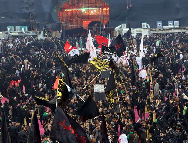 مراسم مذهبی شیعیان در روز دهم محرم - عکس از خبرگزاری فرانسه