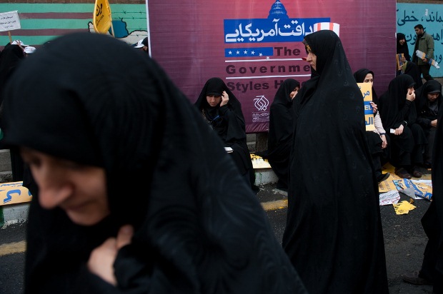 پوستر صداقت آمریکایی در راهپیمایی 13 آبان 92 - شرق پارسی