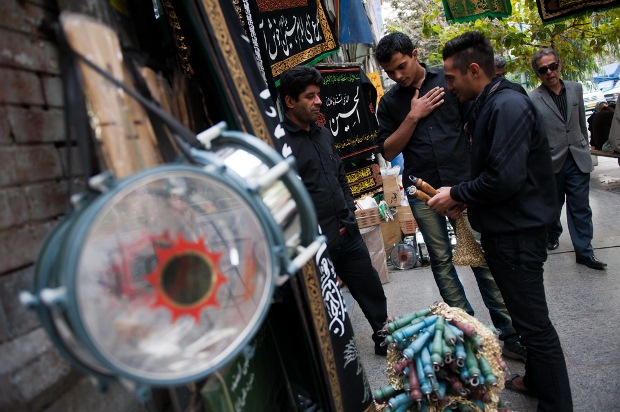 فروش اقلام سوگواری در ایام محرم تهران- عکس از شرق پارسی