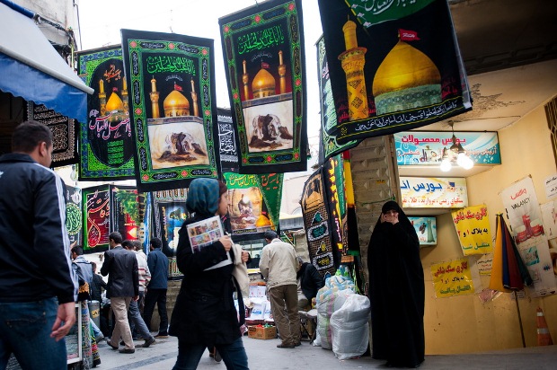 مرکز فروش اقلام سوگواری در ماه محرم تهران- عکس از شرق پارسی