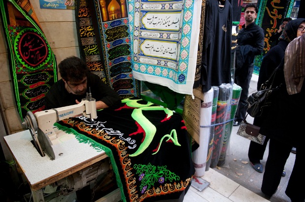 مرکز فروش اقلام سوگواری در ماه محرم تهران- عکس از شرق پارسی