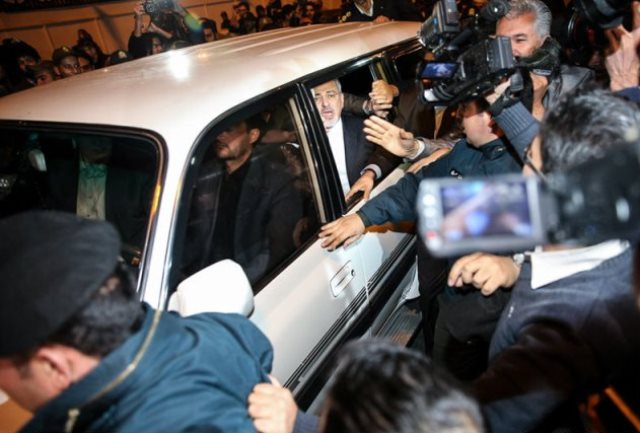 استقبال مردمی از محمد جواد ظریف وزیر امور خارجه ایران