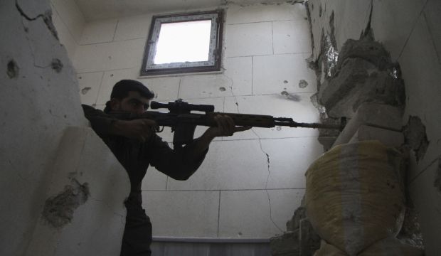 سرباز ارتش آزاد سوریه حین عملیات