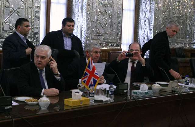 هیئتی از بریتانیا دیماه امسال از تهران دیدار کرد: جک استراو، رئیس گروه دوستی پارلمانی بریتانیا و ایران و وزیر خارجه پیشین این کشور، لرد نورمن لامونت، وزیر پیشین دارایی و عضو مجلس لردها، و نیز جرمی کوربین و بن والاس، 