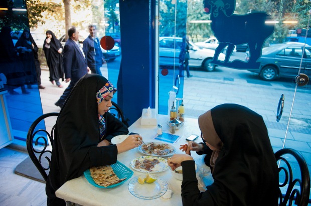 خوردن کله پاچه به عنوان صبحانه کامل-شرق پارسی