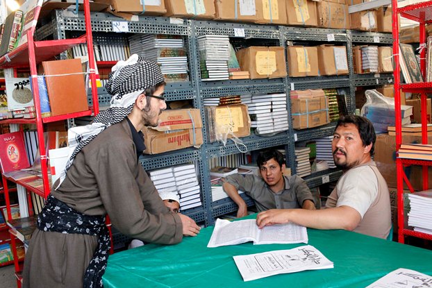 سفر از شهرستان های مختلف ایران به نمایشگاه بین المللی کتاب تهران- شرق پارسی- بهار اصلانی
