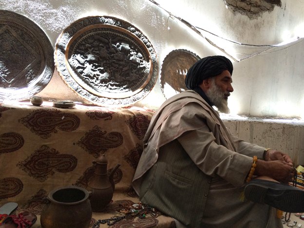 پارکینگ پروانه؛ زیرخاکی هایی را روی خاک می فروشد -شرق پارسی
