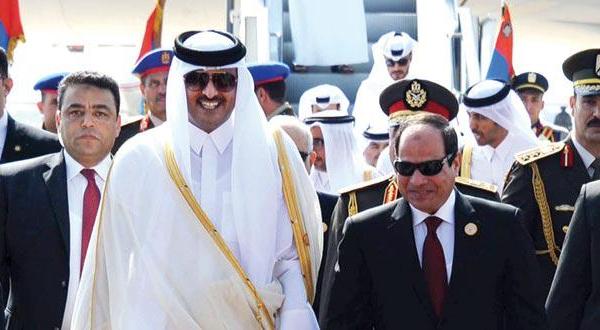 عبدالفتاح السیسی رئیس جمهور مصر و شیخ تمیم بن حمد امیر قطر در شرم الشیخ (عکس از رویترز) 