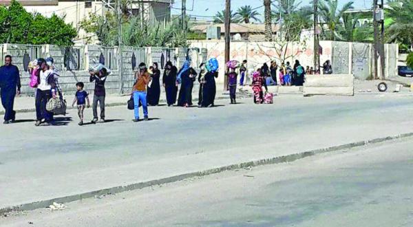 آوارگی مجدد اهالی رمادی در آستانه به دست گیری کنترل شهر توسط داعش– عکس از الشرق الأوسط