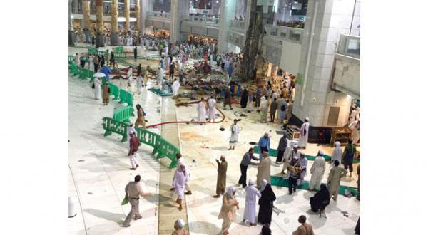 بخشی از حادثه سقوط جرثقیل در مسجد الحرام که منجر به فوت 87 نفر شد – عکس از خبرگزاری عربستان سعودی