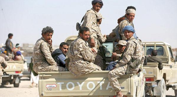  سربازان حامی دولت در حال گشت زنی در خیابان های مأرب به هنگام سفر خالد بحاح معاون رئیس جمهور یمن به این شهر – عکس از رویترز