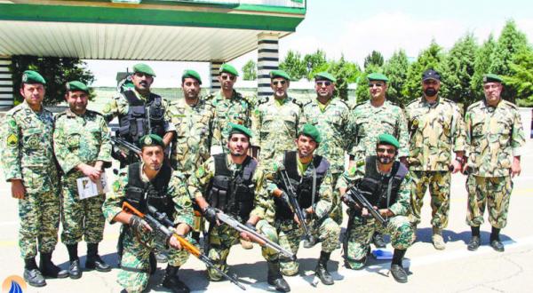 نیروهای تیپ زرهی 65 یا «کلاه سبزها» که منابع ایرانی مشارکت آن ها در «مأموریت مشاوره ای» در نبردهای سوریه را تأکید کردند – عکس از پایگاه ایرانی مشرق