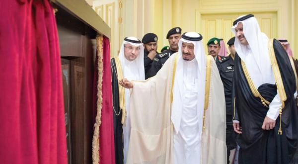 ملک سلمان بن عبد العزیز پادشاه عربستان سعودی و شاهزاده فیصل بن سلمان