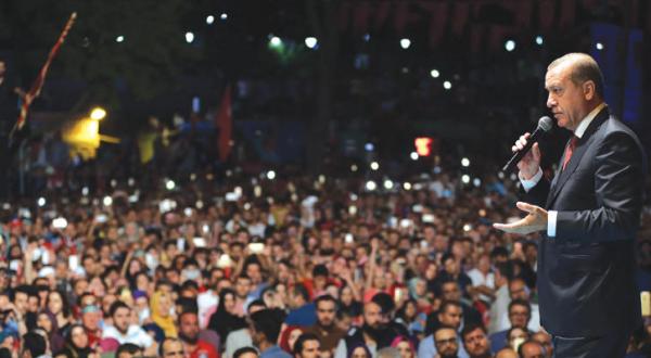 اردوغان در سخنرانی عمومی مقابل جمع کثیری از حامیان خود در استانبول – عکس از آژانس عکس خبری اروپا