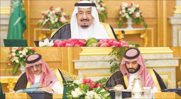  پادشاه عربستان سعودی و شاهزاده محمد بن نایف ولیعهد و شاهزاده محمد بن سلمان جانشین ولیعهد در جلسه شورای وزیران – عکس از خبرگزاری عربستان سعودی