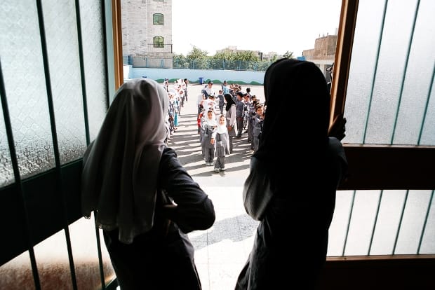 کودکان مهاجر افغان در مدرسه امام رضا در تهران