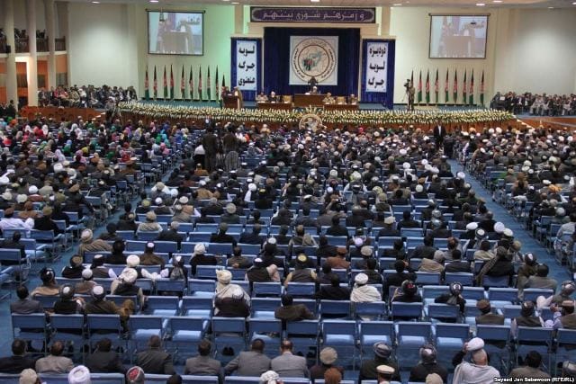 لویه‌جرگه از کرزی خواست توافق امنیتی را در یک ماه آینده امضا کند