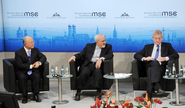 بحث امنیت آلمان در میان دود سیگار صدراعظم سابق