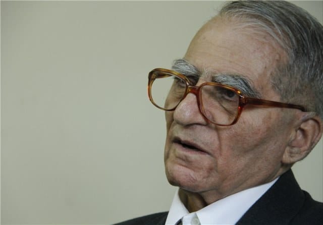 “اخلاق را قربانی سیاست نکنیم”