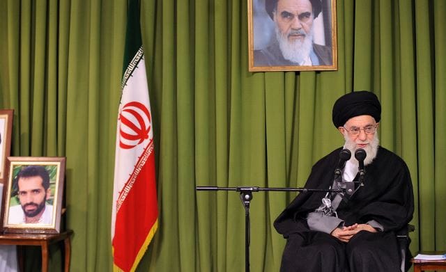 آیت‌الله خامنه‌ای: مذاکرات هسته‌ای باید ادامه یابد