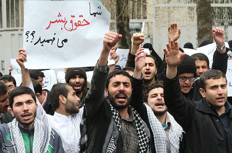 شماری از دانشجویان بسیجی قصد دارند دراعتراض به توافقنامه ژنو،در مقابل مجلس تجمع کنند
