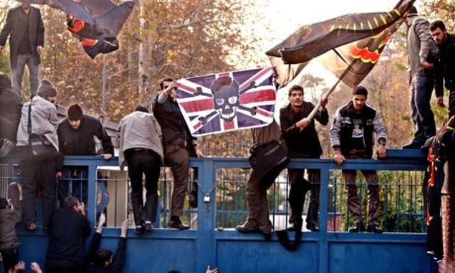اخطار “دانشجویان بسیجی” درباره بازگشایی سفارت بریتانیا در تهران
