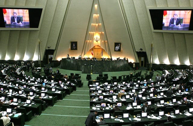 مجلس ایران محدودیت های بیشتری را برای فعالیت حزبی تصویب کرد