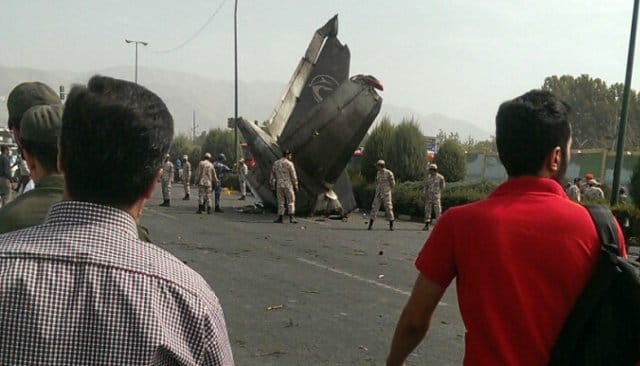 سقوط هواپیما در غرب تهران ۵۰ کشته بر جای گذاشت