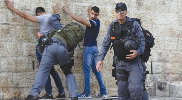 تصمیم اسرائیل برای قرار دادن تمام مردم فلسطین در شمار «مظنونان»