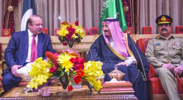 پادشاه عربستان با نخست وزیر و فرمانده ارتش پاکستان دیدار می کند