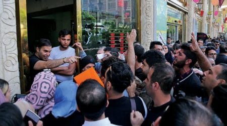 دلار، سقوط ارزش پول ملی و انکار دولت ایران