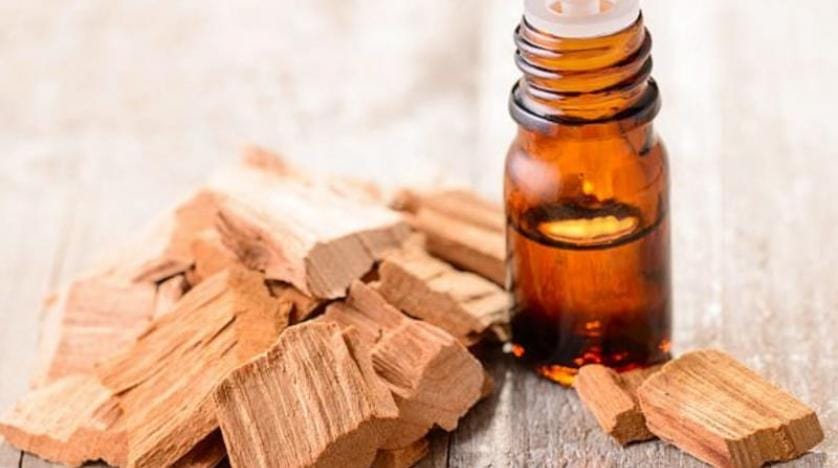 عطر چوب صندل باعث رشد مجدد مو می‌شود