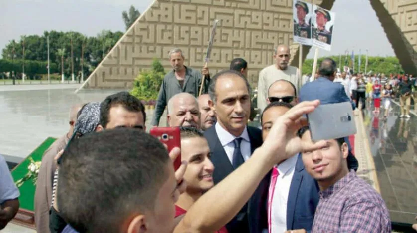 جمال مبارک با زیارت قبر انور سادات نگاه ها را به خود جلب کرد