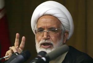 دیدار کروبی با خانواده‌اش پس از مرگ خواهرش