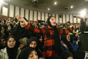 انجمن های دانشجویی، زیر سایه سیاست