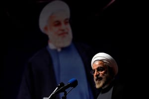 روحانی: عده‌ای به‌نام ایستادگی برابر ابرقدرت‌ها مردم را غارت کردند