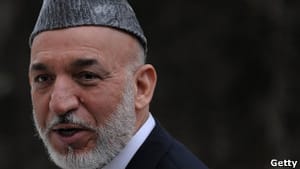 حامد کرزی برای گفت‌و‌گوهای سه جانبه وارد بریتانیا شد