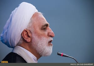 توضیحات محسنی‌اژه‌ای درباره موضوع پرتاب کفش در فرودگاه