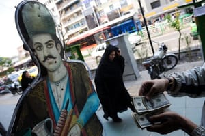 دلالانی که با تلفن بازار ارز را به نوسان در می‌آورند