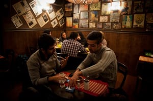 کافه های گرم در پاییز سرد پاتوق جوانان تهرانی