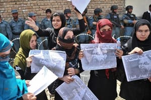 زنان افغان از خشونتها به قانون پناه می برند؛ قانونی که به سختی اجرا می شود