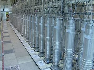ظریف: قرار نیست ایران سانتریفیوژی را بر چیند