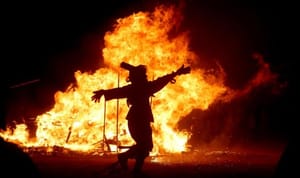 موحدی کرمانی: بچه ها درباره مراسم زشت چهارشنبه سوری توجیه شوند