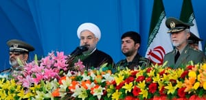 روحانی: ارتش هرگز در بازی های سیاسی مداخله نمی کند