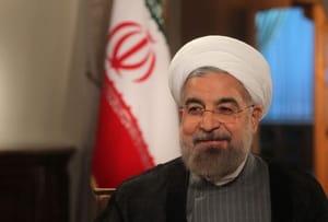 روحانی در واکنش به تندروها: مردم به صحنه بیایند