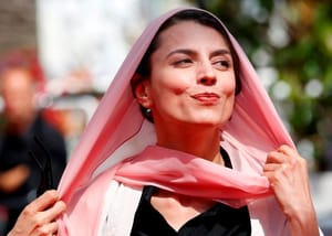 عده ای ناشناس تحت نام “دانشجویان حزب الله” خواستار حبس لیلا حاتمی شدند