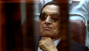 حسنی مبارک در یکی از پرونده ها، به سه سال زندان محکوم شد