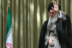 آیت الله خامنه ای: اگر کسی در برابر قدرت منتخب مردم بایستد فتنه گراست