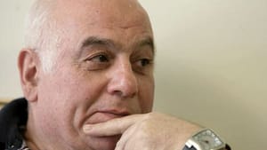 بهمن شعله ور: در ادبیات به کارهای بزرگ و پرمعنا معتقدم